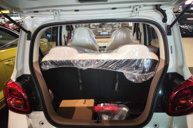 Used Wuling Hongguang MINIEV 2025 Four-Door Version Advanced Edition Trunk