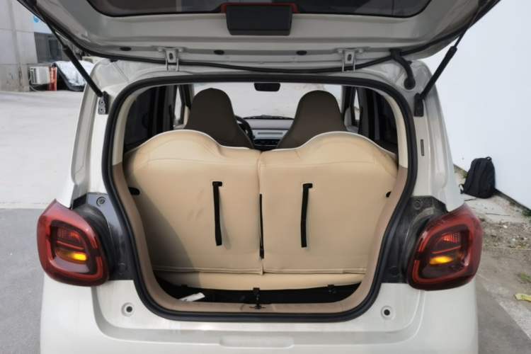 Used Wuling Hongguang MINIEV 2025 Four-Door Version Advanced Edition Trunk