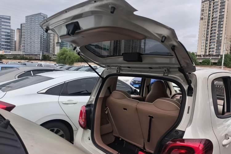 Used Wuling Hongguang MINIEV 2025 Four-Door Version Advanced Edition Trunk
