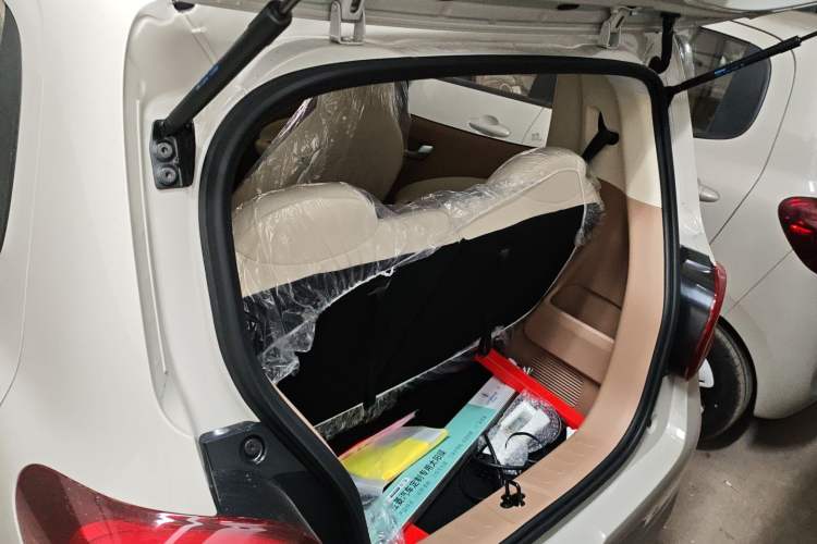 Used Wuling Hongguang MINIEV 2025 Four-Door Version Advanced Edition Trunk