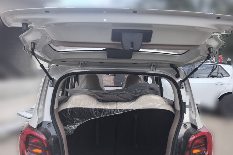 Used Wuling Hongguang MINIEV 2025 Four-Door Version Advanced Edition Trunk