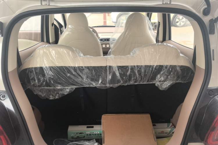 Used Wuling Hongguang MINIEV 2025 Four-Door Version Advanced Edition Trunk