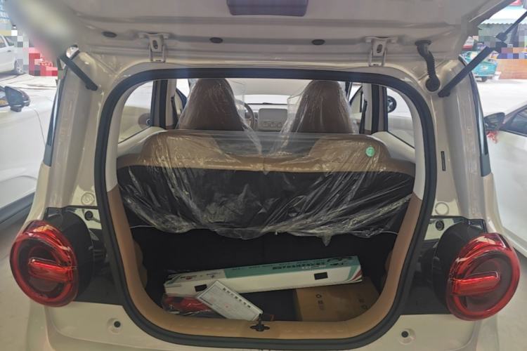 Used Wuling Hongguang MINIEV 2025 Four-Door Version Advanced Edition Trunk