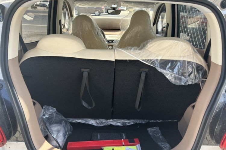 Used Wuling Hongguang MINIEV 2025 Four-Door Version Advanced Edition Trunk
