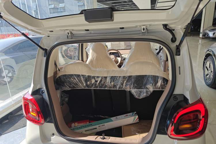 Used Wuling Hongguang MINIEV 2025 Four-Door Version Advanced Edition Trunk