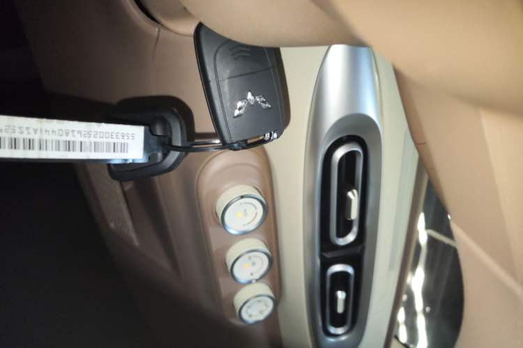 Used Wuling Hongguang MINIEV 2025 Four-Door Version Advanced Edition Vehicle Key