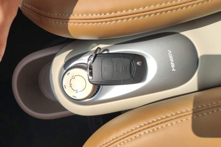 Used Wuling Hongguang MINIEV 2025 Four-Door Version Advanced Edition Vehicle Key