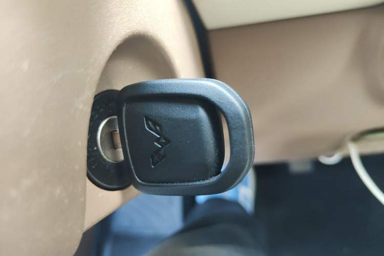 Used Wuling Hongguang MINIEV 2025 Four-Door Version Advanced Edition Vehicle Key