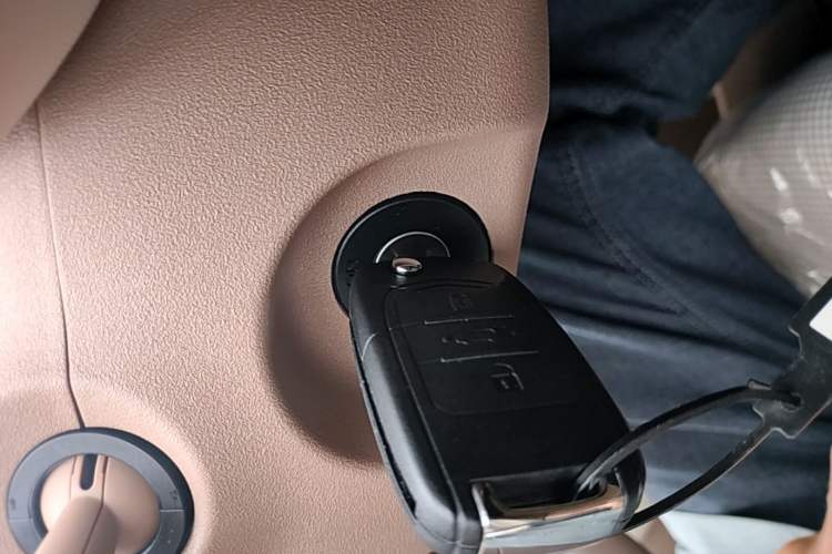 Used Wuling Hongguang MINIEV 2025 Four-Door Version Advanced Edition Vehicle Key