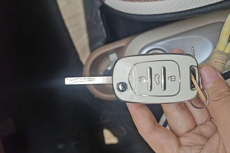 Used Wuling Hongguang MINIEV 2025 Four-Door Version Advanced Edition Vehicle Key