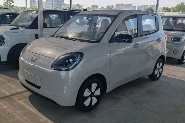 Ojetý Wuling Hongguang MINIEV 2025 Four-Door Version Advanced Edition