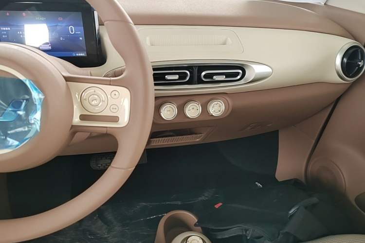 Used Wuling Hongguang MINIEV 2025 Four-Door Version Advanced Edition Audio And AC Panel