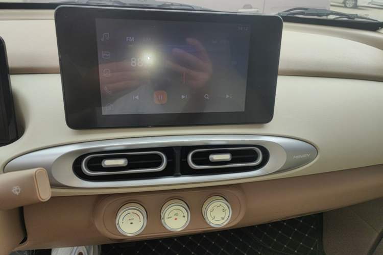Used Wuling Hongguang MINIEV 2025 Four-Door Version Zhenxiang+ Edition Audio And AC Panel
