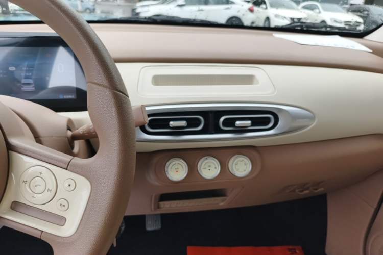 Used Wuling Hongguang MINIEV 2025 Four-Door Version Advanced Edition Audio And AC Panel