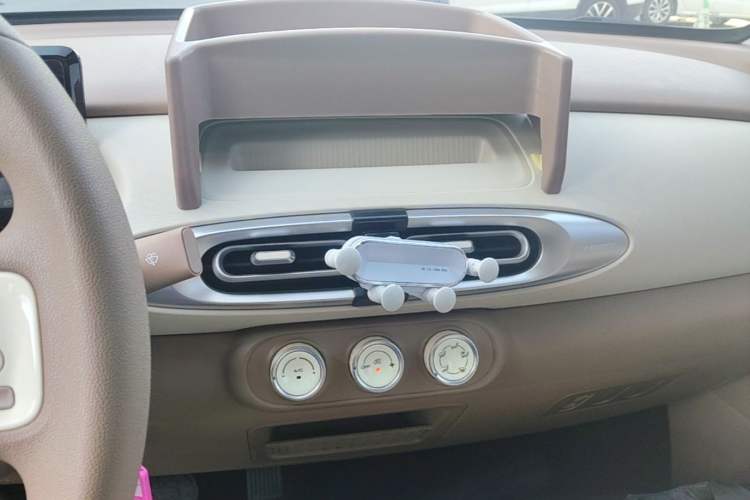 Used Wuling Hongguang MINIEV 2025 Four-Door Version Advanced Edition Audio And AC Panel
