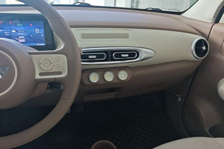 Used Wuling Hongguang MINIEV 2025 Four-Door Version Advanced Edition Audio And AC Panel