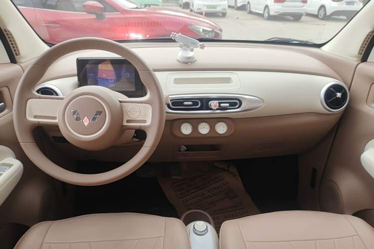 Used Wuling Hongguang MINIEV 2025 Four-Door Version Advanced Edition Audio And AC Panel