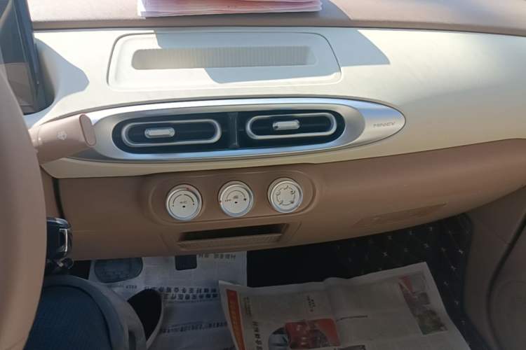 Used Wuling Hongguang MINIEV 2025 Four-Door Version Advanced Edition Audio And AC Panel
