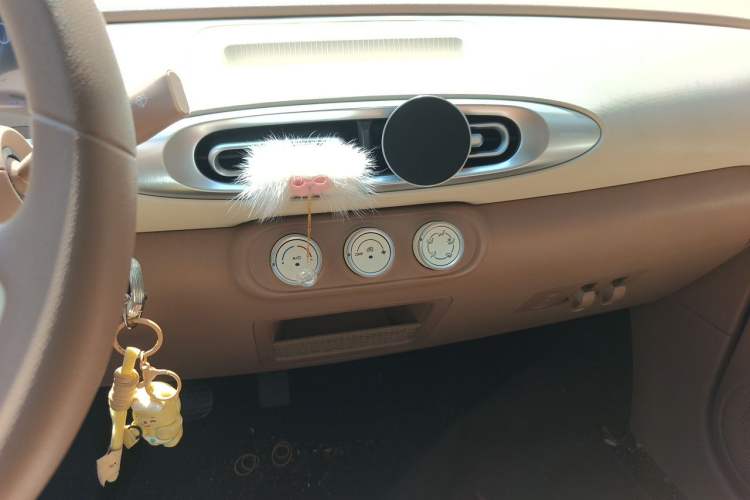 Used Wuling Hongguang MINIEV 2025 Four-Door Version Advanced Edition Audio And AC Panel