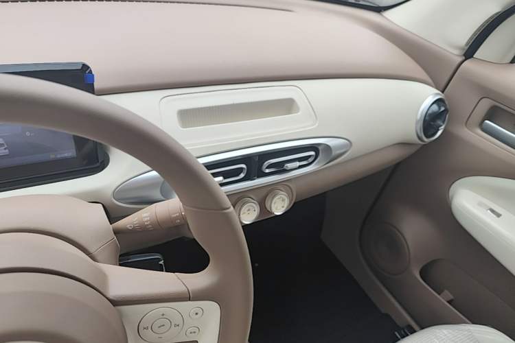 Used Wuling Hongguang MINIEV 2025 Four-Door Version Advanced Edition Audio And AC Panel