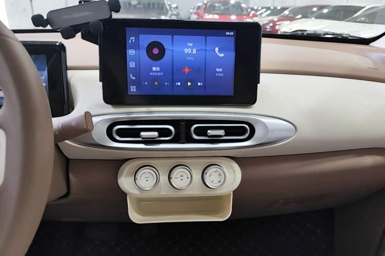 Used Wuling Hongguang MINIEV 2025 Four-Door Version Premium Edition Audio And AC Panel