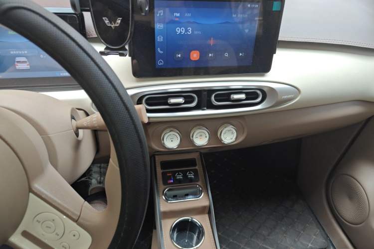 Used Wuling Hongguang MINIEV 2025 Four-Door Version Zhenxiang+ Edition Audio And AC Panel