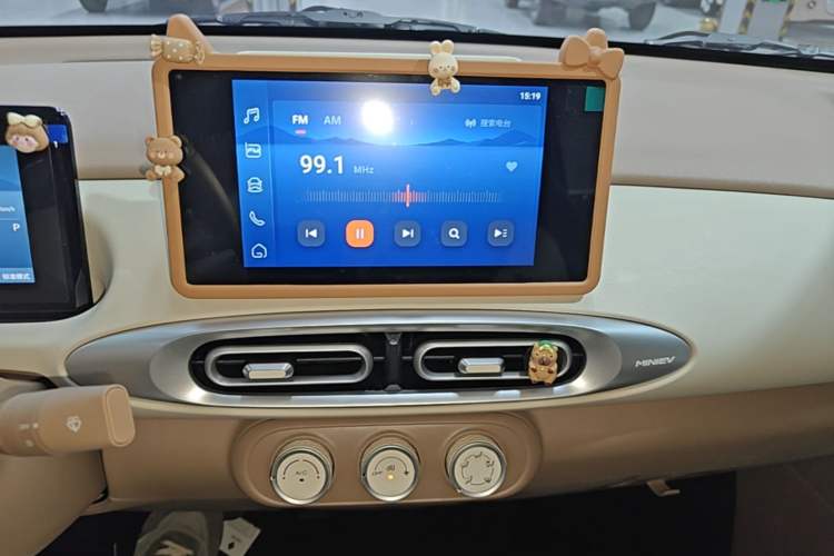 Used Wuling Hongguang MINIEV 2025 Four-Door Version Zhenxiang+ Edition Audio And AC Panel