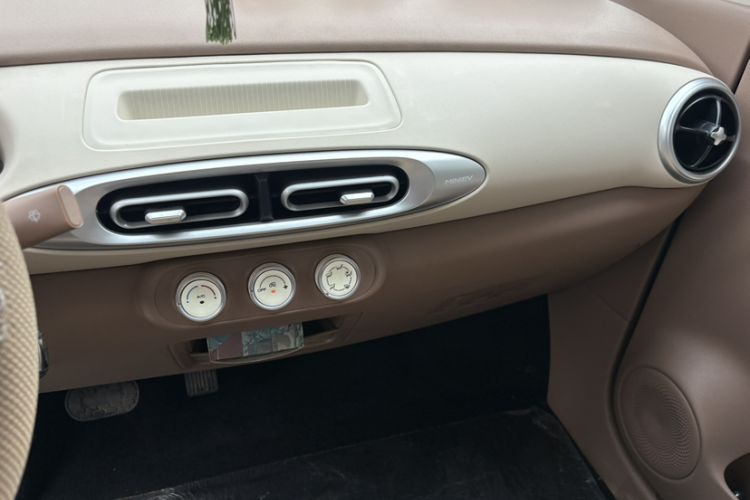 Used Wuling Hongguang MINIEV 2025 Four-Door Version Advanced Edition Audio And AC Panel