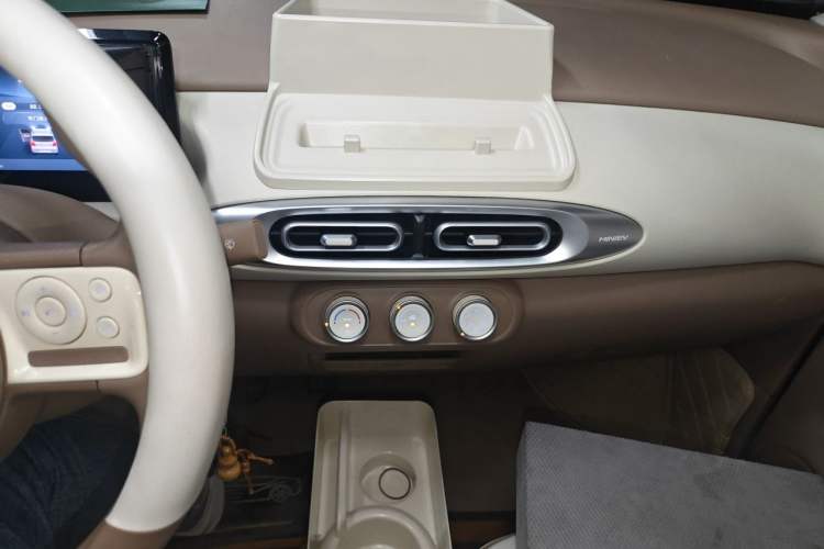 Used Wuling Hongguang MINIEV 2025 Four-Door Version Advanced Edition Audio And AC Panel