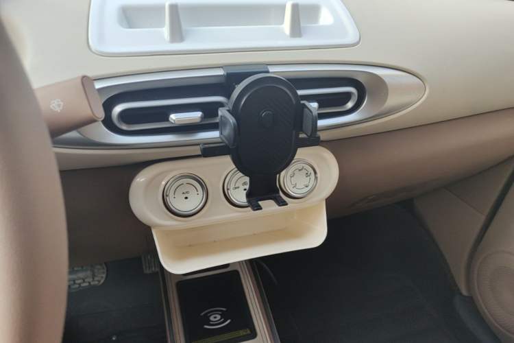 Used Wuling Hongguang MINIEV 2025 Four-Door Version Advanced Edition Audio And AC Panel