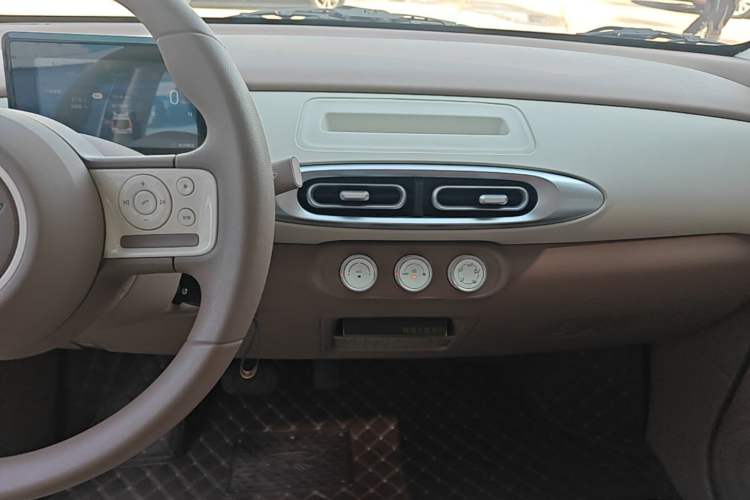 Used Wuling Hongguang MINIEV 2025 Four-Door Version Advanced Edition Audio And AC Panel