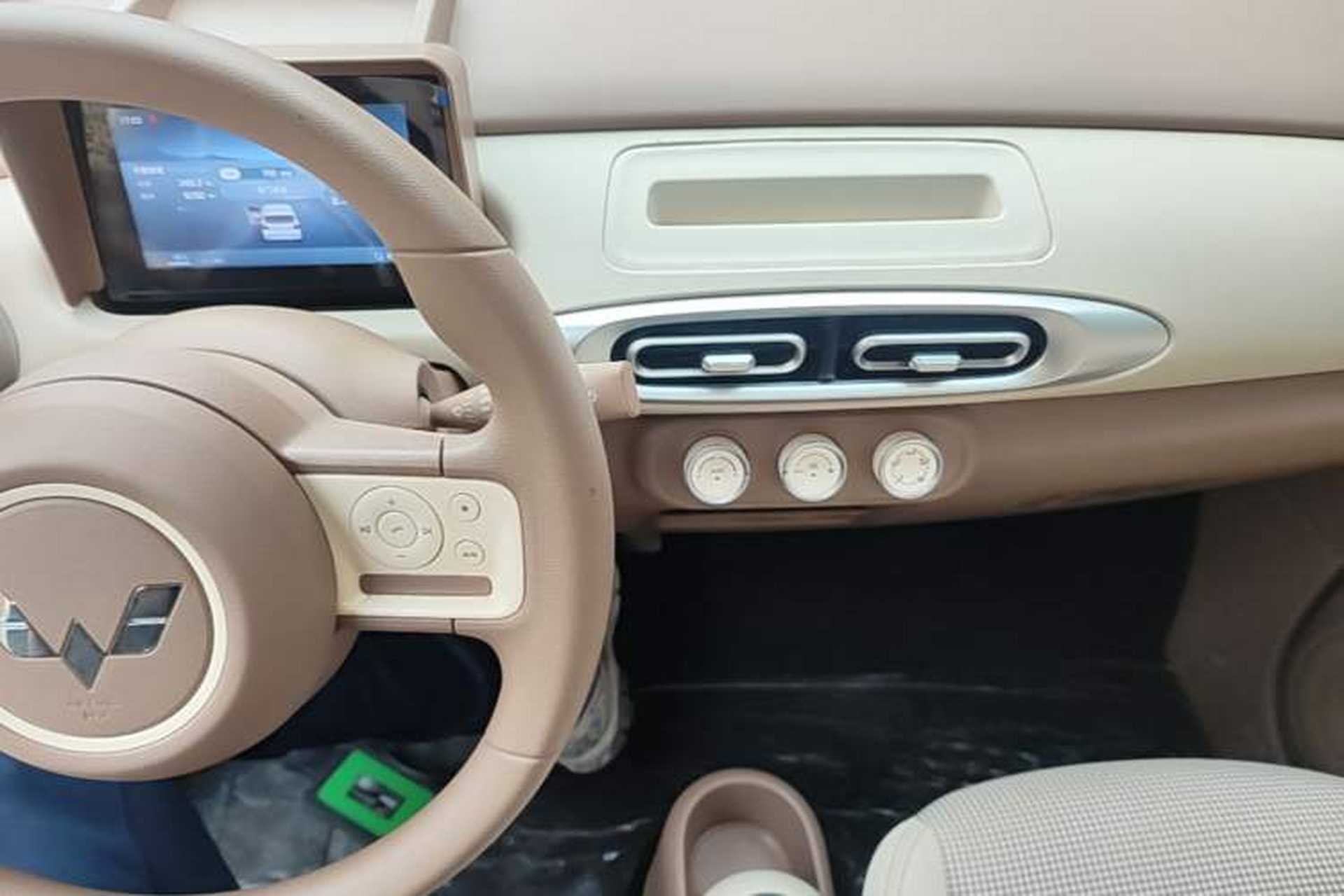 Used Wuling Hongguang MINIEV 2025 Four-Door Version Advanced Edition Audio And AC Panel