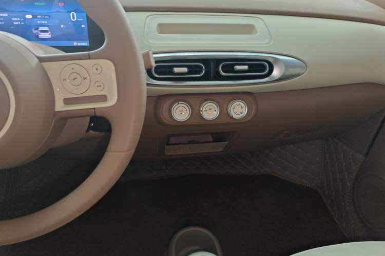 Used Wuling Hongguang MINIEV 2025 Four-Door Version Advanced Edition Audio And AC Panel