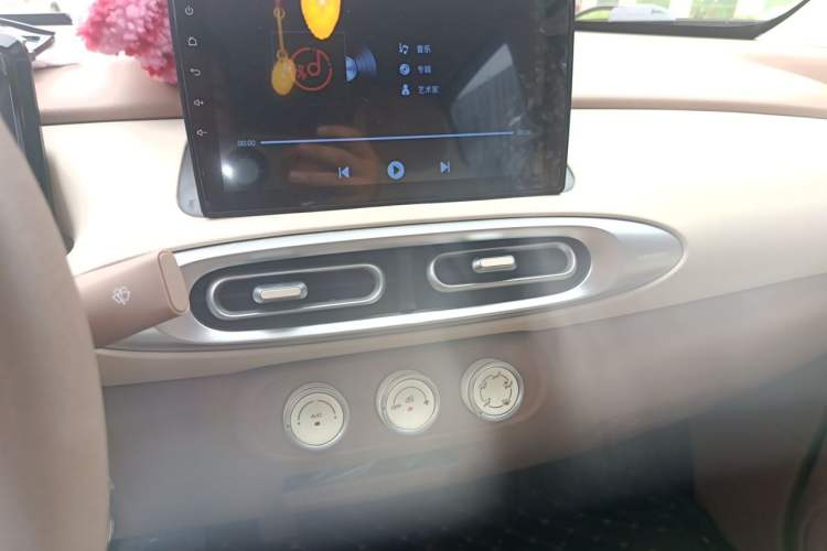 Used Wuling Hongguang MINIEV 2025 Four-Door Version Advanced Edition Audio And AC Panel