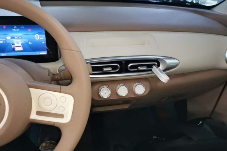 Used Wuling Hongguang MINIEV 2025 Four-Door Version Advanced Edition Audio And AC Panel