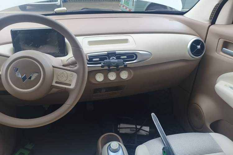 Used Wuling Hongguang MINIEV 2025 Four-Door Version Advanced Edition Audio And AC Panel