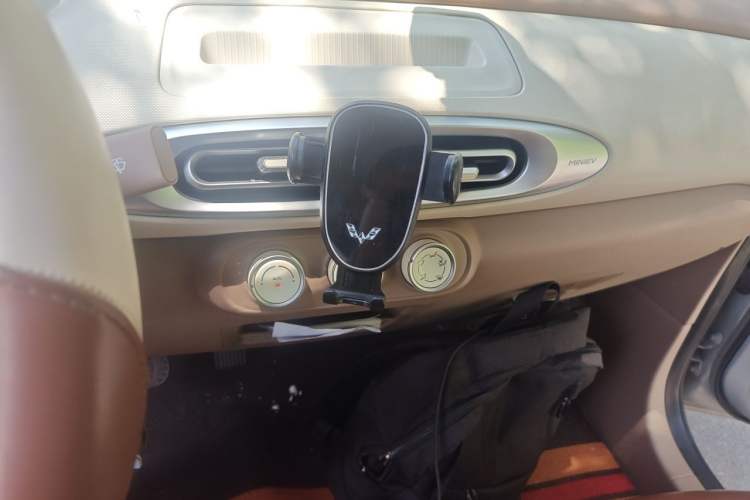 Used Wuling Hongguang MINIEV 2025 Four-Door Version Advanced Edition Audio And AC Panel