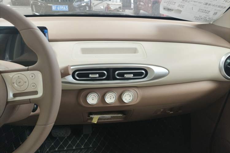 Used Wuling Hongguang MINIEV 2025 Four-Door Version Advanced Edition Audio And AC Panel