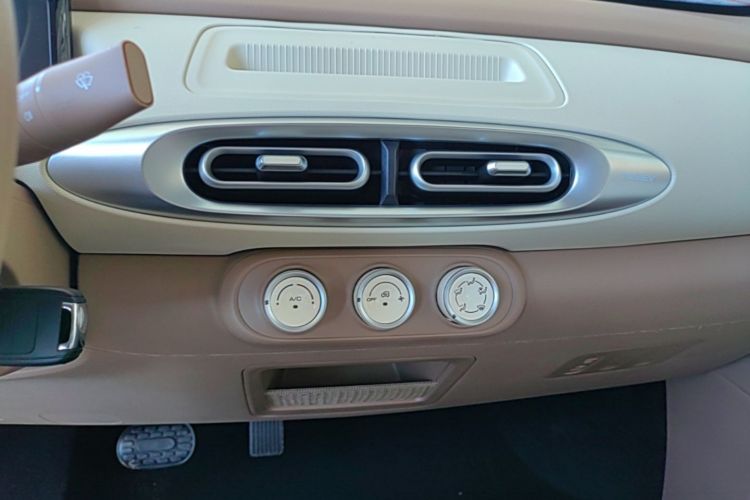 Used Wuling Hongguang MINIEV 2025 Four-Door Version Advanced Edition Audio And AC Panel