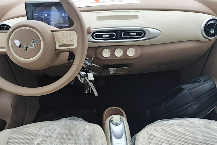 Used Wuling Hongguang MINIEV 2025 Four-Door Version Advanced Edition Audio And AC Panel