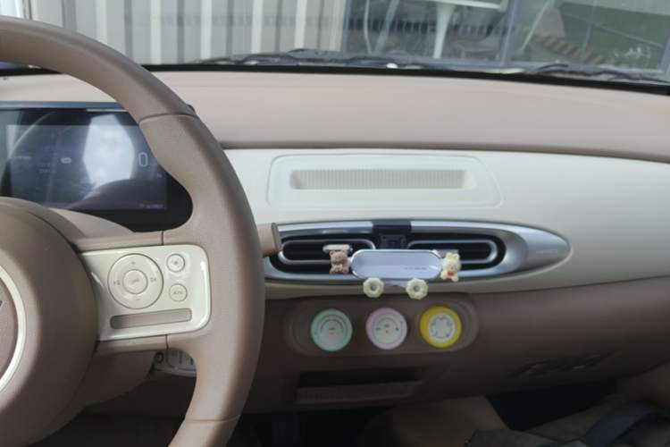 Used Wuling Hongguang MINIEV 2025 Four-Door Version Advanced Edition Audio And AC Panel