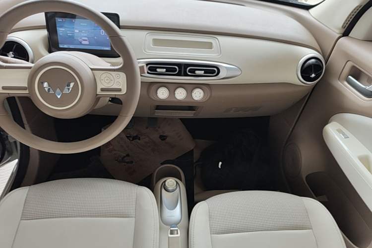 Used Wuling Hongguang MINIEV 2025 Four-Door Version Advanced Edition Audio And AC Panel