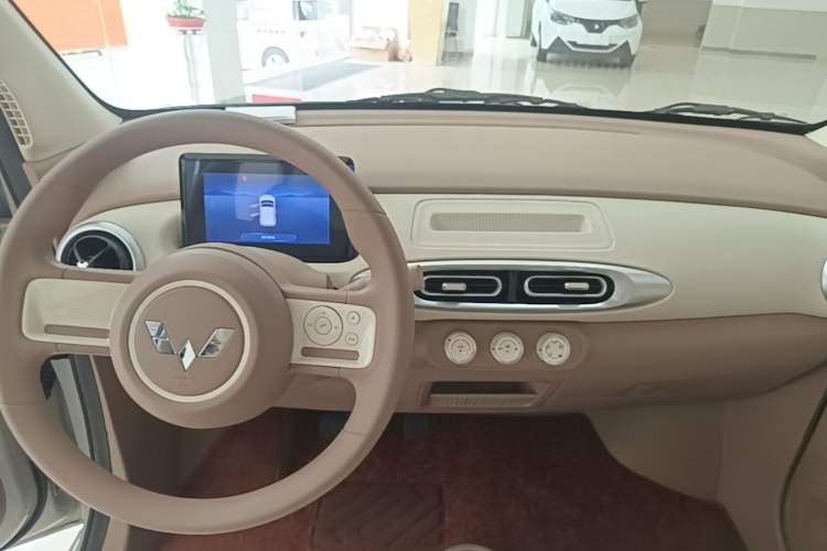 Used Wuling Hongguang MINIEV 2025 Four-Door Version Advanced Edition Audio And AC Panel