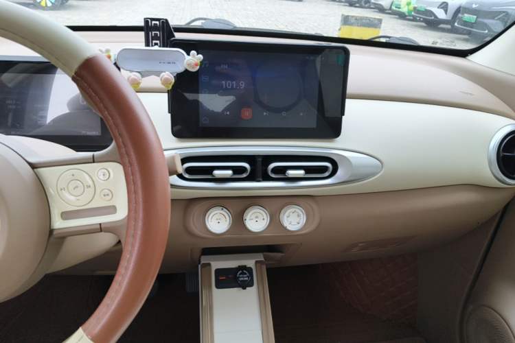 Used Wuling Hongguang MINIEV 2025 Four-Door Version Zhenxiang+ Edition Audio And AC Panel