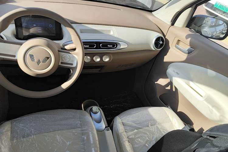 Used Wuling Hongguang MINIEV 2025 Four-Door Version Advanced Edition Audio And AC Panel