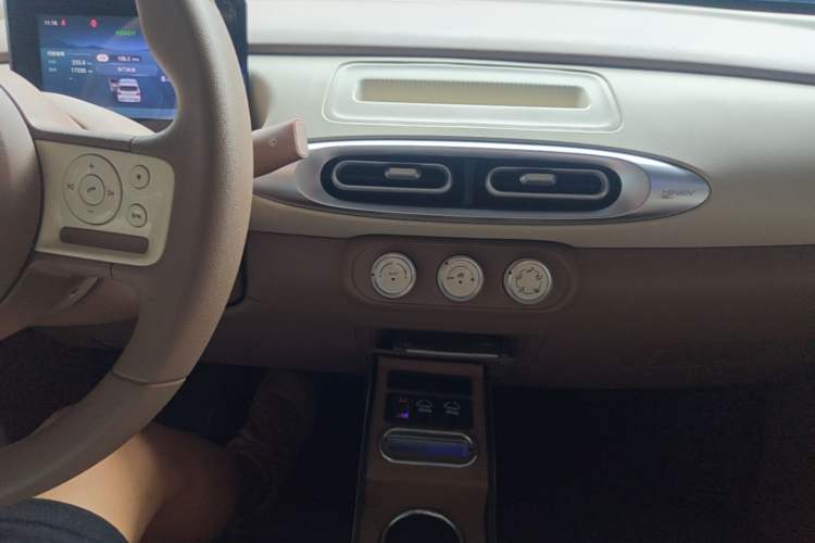 Used Wuling Hongguang MINIEV 2025 Four-Door Version Advanced Edition Audio And AC Panel