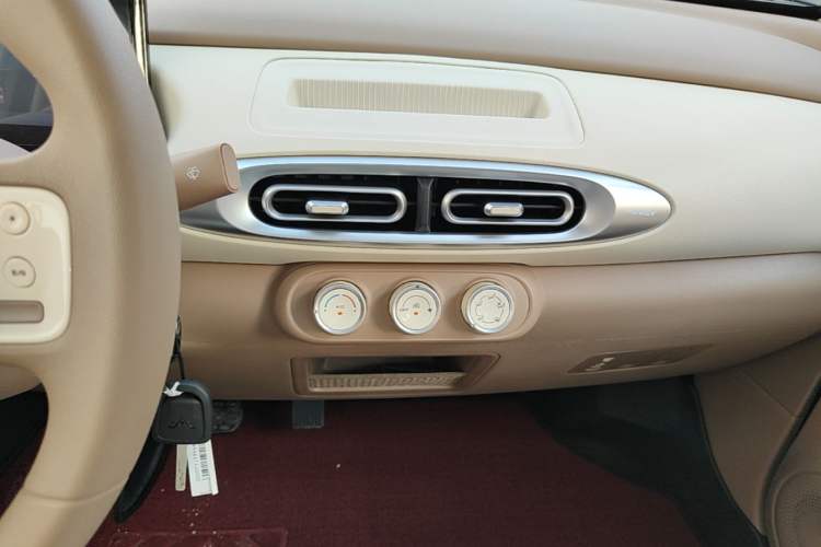 Used Wuling Hongguang MINIEV 2025 Four-Door Version Advanced Edition Audio And AC Panel