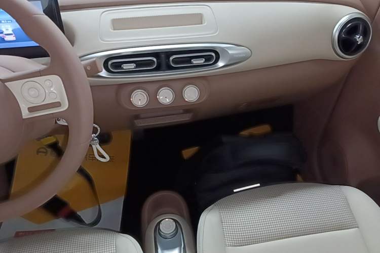 Used Wuling Hongguang MINIEV 2025 Four-Door Version Advanced Edition Audio And AC Panel