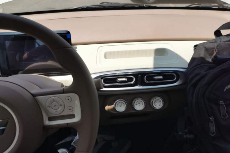 Used Wuling Hongguang MINIEV 2025 Four-Door Version Advanced Edition Audio And AC Panel