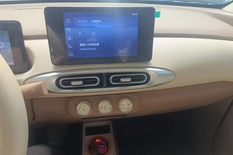 Used Wuling Hongguang MINIEV 2025 Four-Door Version Zhenxiang+ Edition Audio And AC Panel